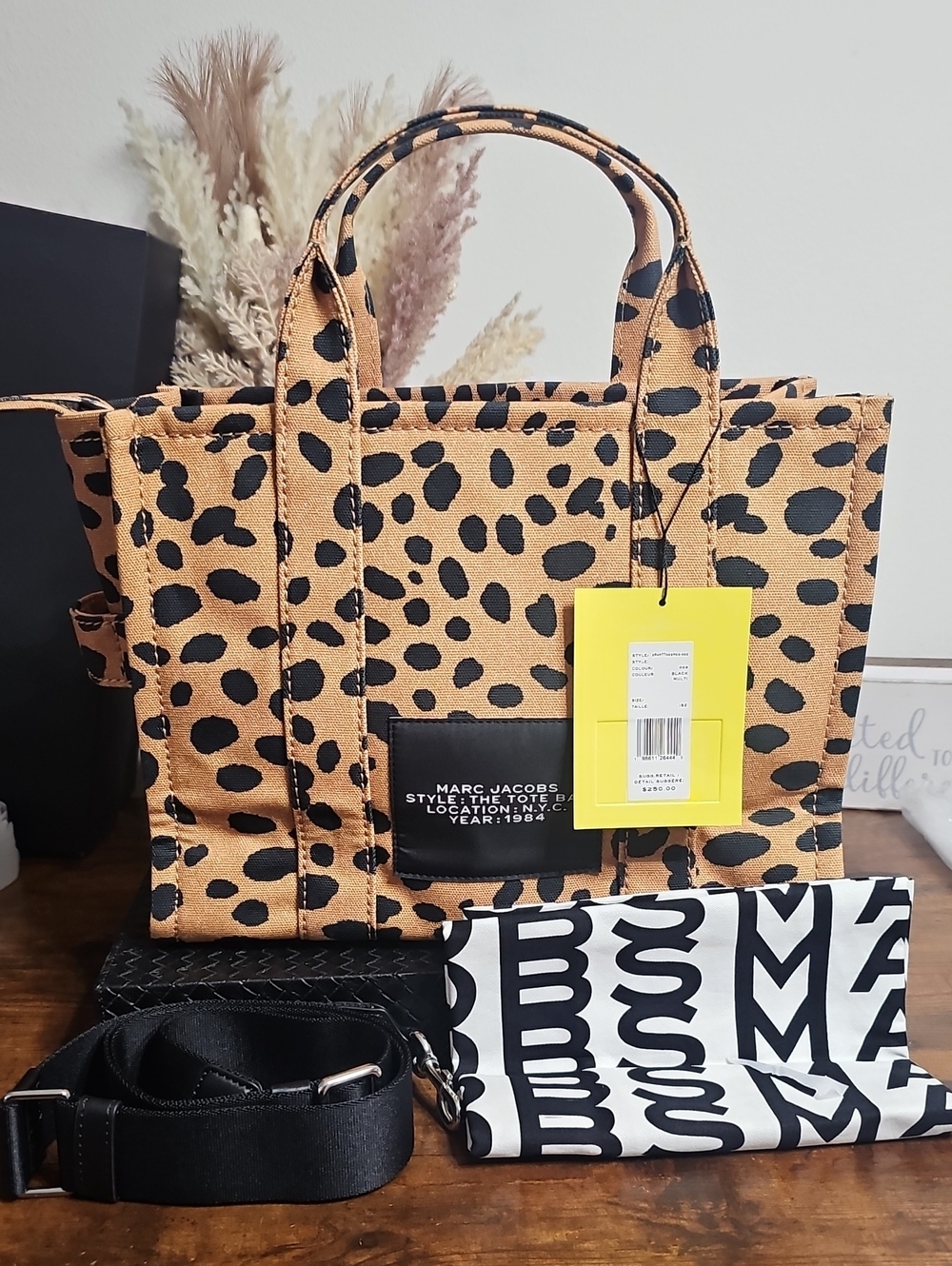 Marc Jacobs Leopard Print Medium Tote in Tan and Black/Cheetah Print - Picture 2 of 9